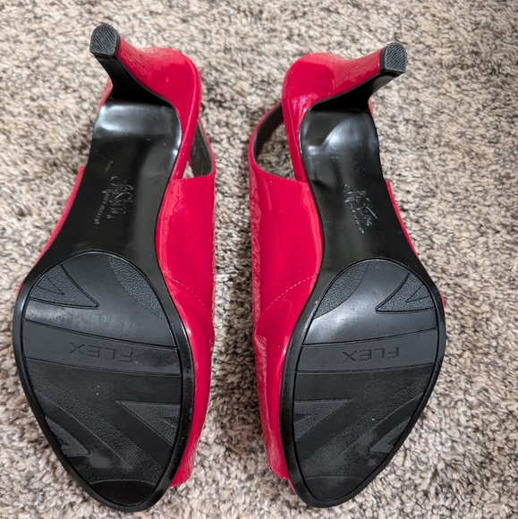 Red Heels - Picture 4 of 5